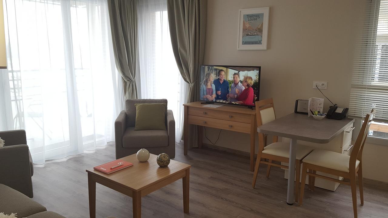Residence Seniors Domitys Les Hautes Feuilles Reims Exterior foto